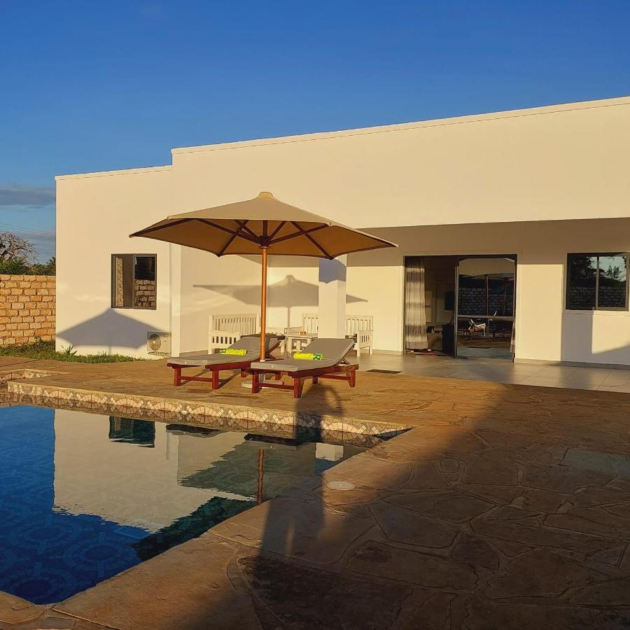 דיאני ביץ' 4 U Luxury Bungalows Diani מראה חיצוני תמונה