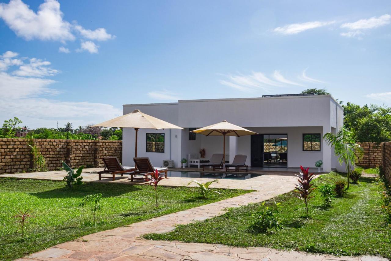 דיאני ביץ' 4 U Luxury Bungalows Diani מראה חיצוני תמונה
