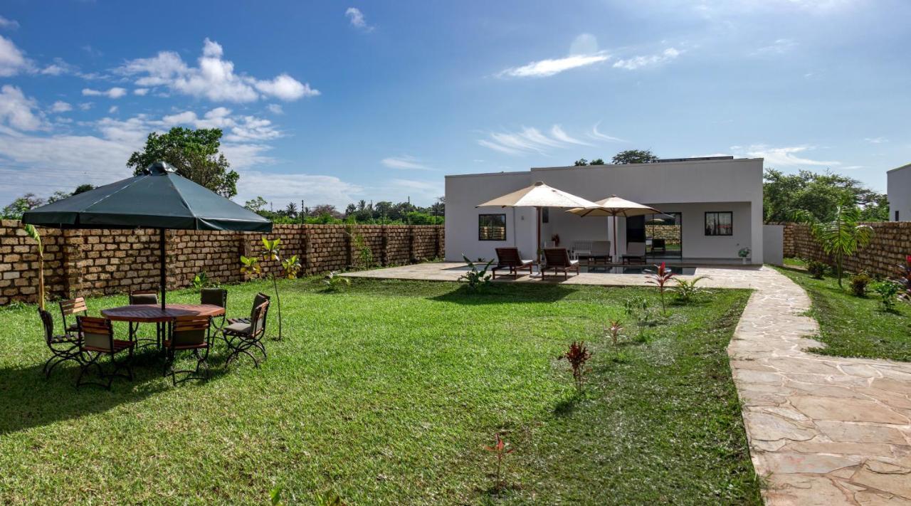 דיאני ביץ' 4 U Luxury Bungalows Diani מראה חיצוני תמונה