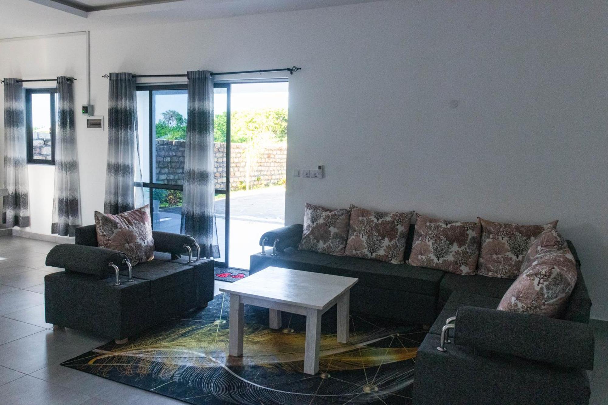 דיאני ביץ' 4 U Luxury Bungalows Diani מראה חיצוני תמונה